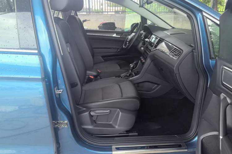 Used Volkswagen Golf Sportsvan 2018 230TSI Automatic Trend Edition Right Front Seat