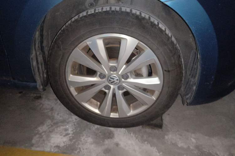 Used Volkswagen Golf Sportsvan 2018 230TSI Automatic Trend Edition Right Front Wheel Hub
