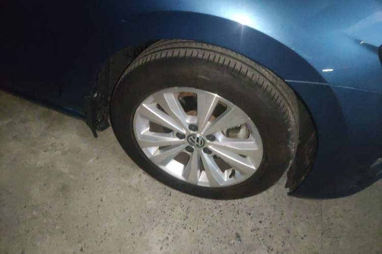 Used Volkswagen Golf Sportsvan 2018 230TSI Automatic Trend Edition Right Front Wheel Hub