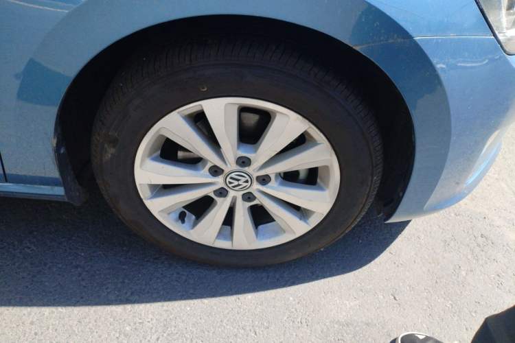 Used Volkswagen Golf Sportsvan 2018 230TSI Automatic Trend Edition Right Front Wheel Hub