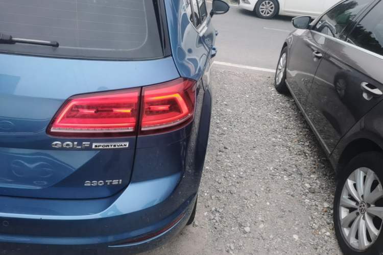 Used Volkswagen Golf Sportsvan 2018 230TSI Manual Entry-Level Model Right Rear Taillight