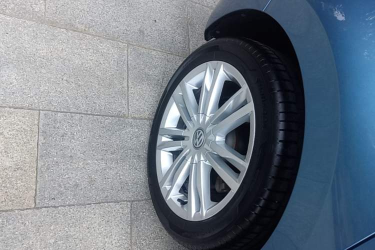 Used Volkswagen Golf Sportsvan 2018 280TSI Automatic Flagship Model Right Rear Wheel Hub