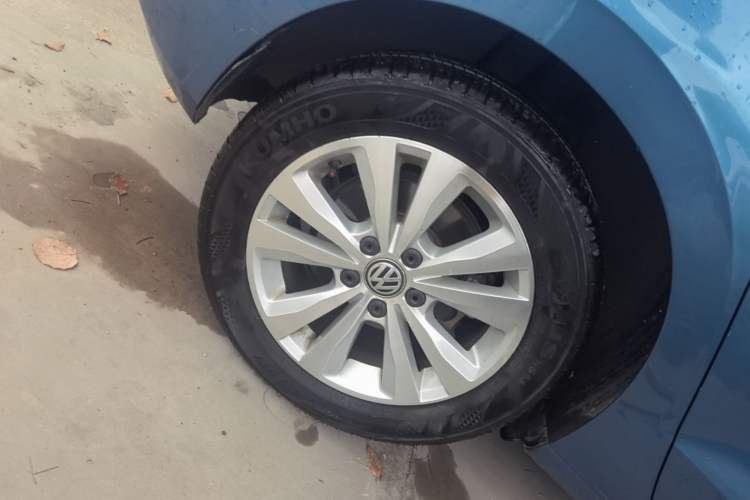 Used Volkswagen Golf Sportsvan 2018 230TSI Automatic Trend Edition Right Rear Wheel Hub