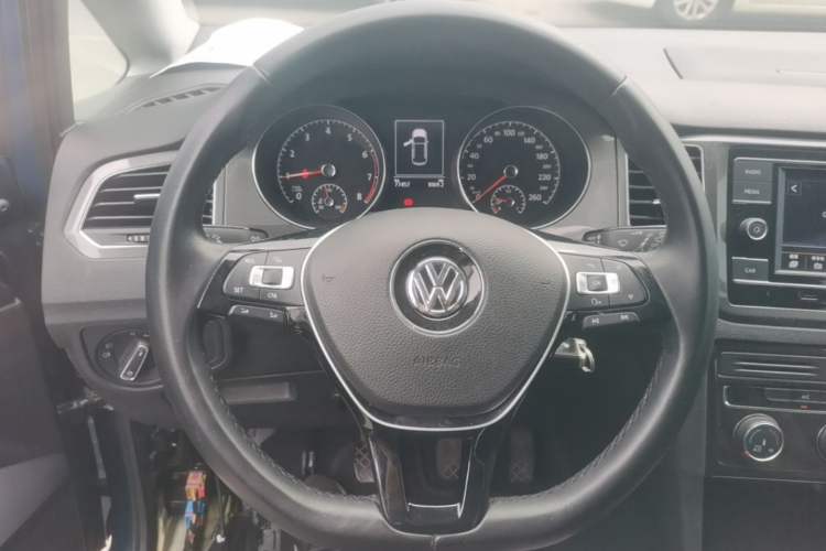 Used Volkswagen Golf Sportsvan 2018 230TSI Manual Entry-Level Model Steering Wheel
