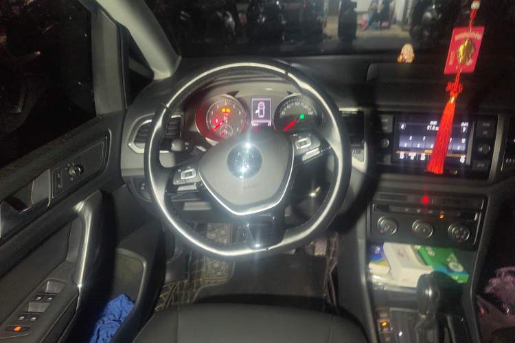 Used Volkswagen Golf Sportsvan 2018 230TSI Automatic Trend Edition Steering Wheel