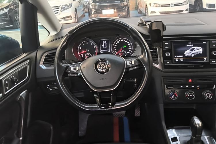 Used Volkswagen Golf Sportsvan 2018 230TSI Automatic Trend Edition Steering Wheel