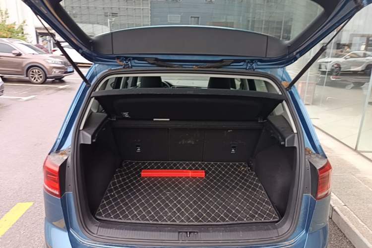 Used Volkswagen Golf Sportsvan 2018 280TSI Automatic Flagship Model Trunk