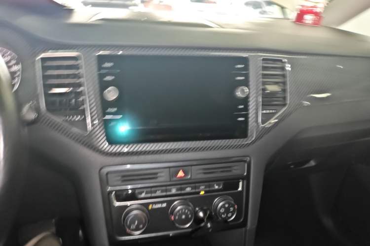 Used Volkswagen Golf Sportsvan 2018 280TSI Automatic Luxury Model Audio And AC Panel