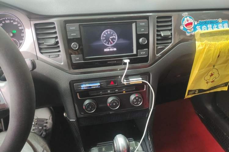 Used Volkswagen Golf Sportsvan 2018 230TSI Automatic Trend Edition Audio And AC Panel