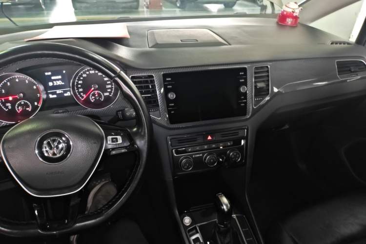Used Volkswagen Golf Sportsvan 2018 280TSI Automatic Luxury Model Center Console