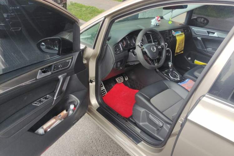 Used Volkswagen Golf Sportsvan 2018 230TSI Automatic Trend Edition Driver Seat