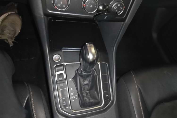 Used Volkswagen Golf Sportsvan 2018 280TSI Automatic Luxury Model Gear Lever