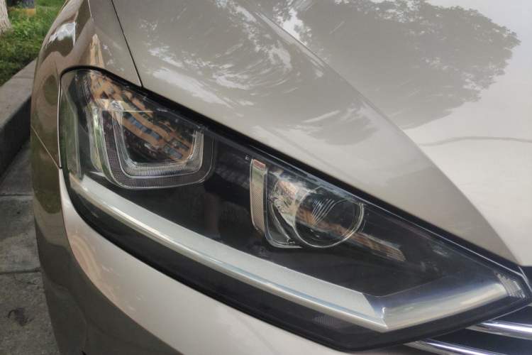 Used Volkswagen Golf Sportsvan 2018 230TSI Automatic Trend Edition Right Front Headlight