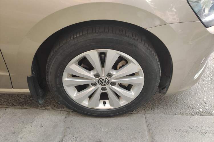 Used Volkswagen Golf Sportsvan 2018 230TSI Automatic Trend Edition Right Front Wheel Hub