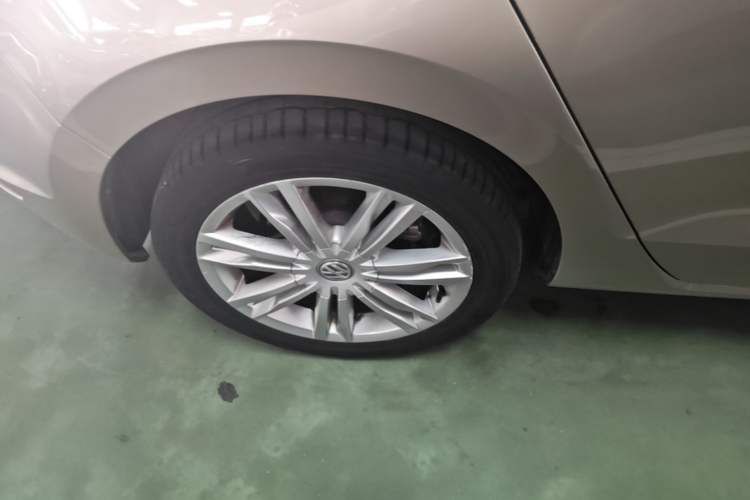 Used Volkswagen Golf Sportsvan 2018 280TSI Automatic Luxury Model Right Rear Wheel Hub
