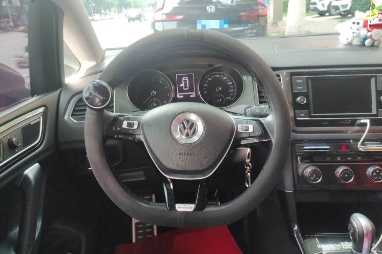Used Volkswagen Golf Sportsvan 2018 230TSI Automatic Trend Edition Steering Wheel