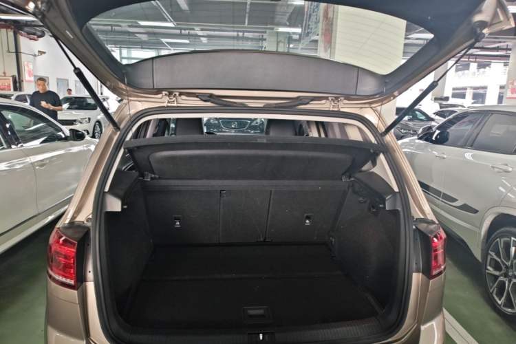 Used Volkswagen Golf Sportsvan 2018 280TSI Automatic Luxury Model Trunk