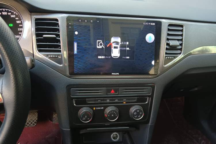 Used Volkswagen Golf Sportsvan 2018 230TSI Automatic Trend Edition Audio And AC Panel
