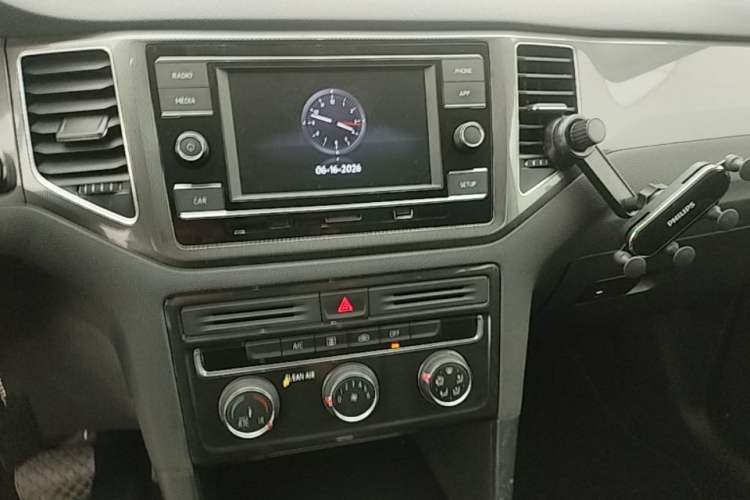 Used Volkswagen Golf Sportsvan 2018 230TSI Automatic Trend Edition Audio And AC Panel