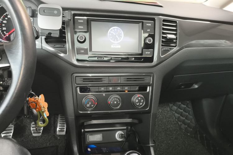 Used Volkswagen Golf Sportsvan 2018 230TSI Manual Entry-Level Model Audio And AC Panel