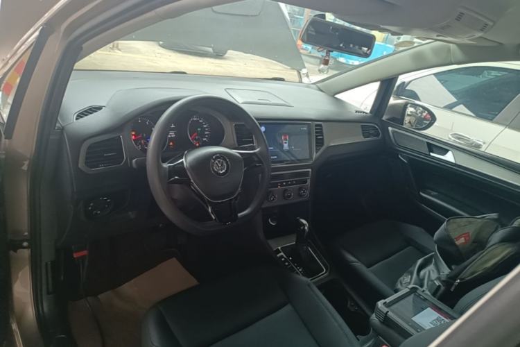 Used Volkswagen Golf Sportsvan 2018 1.6L Automatic Comfort Model Center Console
