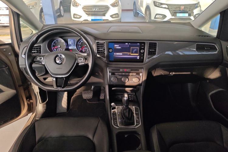 Used Volkswagen Golf Sportsvan 2018 230TSI Automatic Luxury Model Center Console