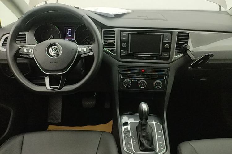 Used Volkswagen Golf Sportsvan 2018 230TSI Automatic Trend Edition Center Console