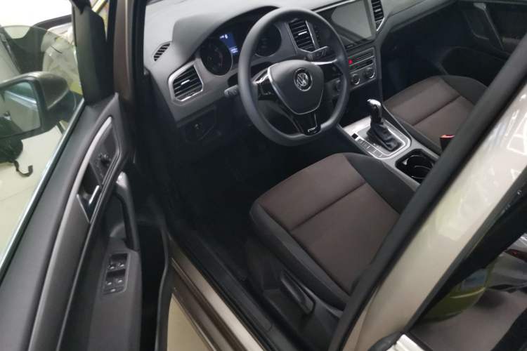 Used Volkswagen Golf Sportsvan 2018 1.6L Automatic Comfort Model Driver Seat