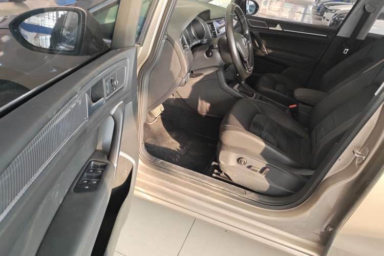 Used Volkswagen Golf Sportsvan 2018 230TSI Automatic Luxury Model Driver Seat