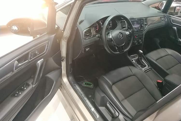 Used Volkswagen Golf Sportsvan 2018 230TSI Automatic Trend Edition Driver Seat