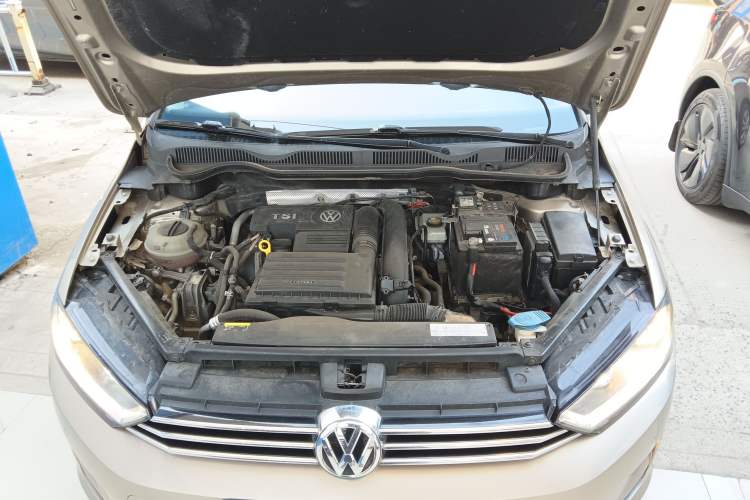 Used Volkswagen Golf Sportsvan 2018 230TSI Automatic Trend Edition Engine Bay