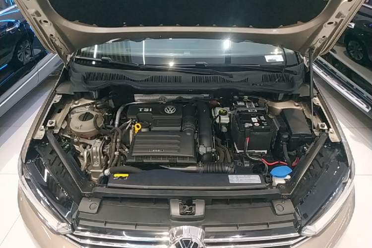 Used Volkswagen Golf Sportsvan 2018 230TSI Automatic Trend Edition Engine Bay