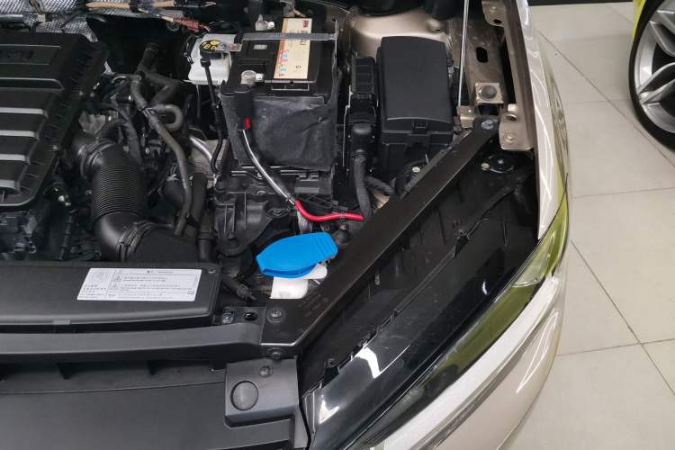 Used Volkswagen Golf Sportsvan 2018 1.6L Automatic Comfort Model Engine Bay Left