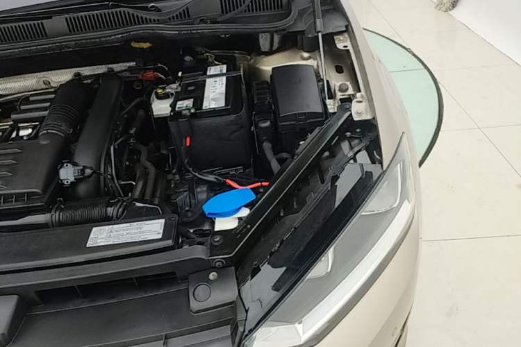 Used Volkswagen Golf Sportsvan 2018 230TSI Automatic Trend Edition Engine Bay Left