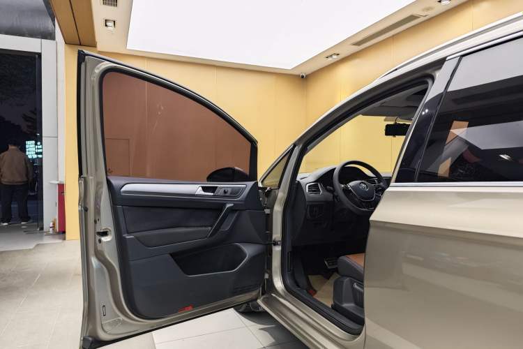 Used Volkswagen Golf Sportsvan 2018 1.6L Automatic Comfort Model Exterior 13