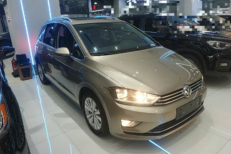 Used Volkswagen Golf Sportsvan 2018 230TSI Automatic Trend Edition Front Right 45 Deg