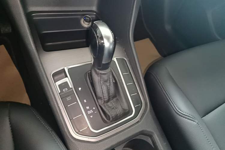 Used Volkswagen Golf Sportsvan 2018 1.6L Automatic Comfort Model Gear Lever