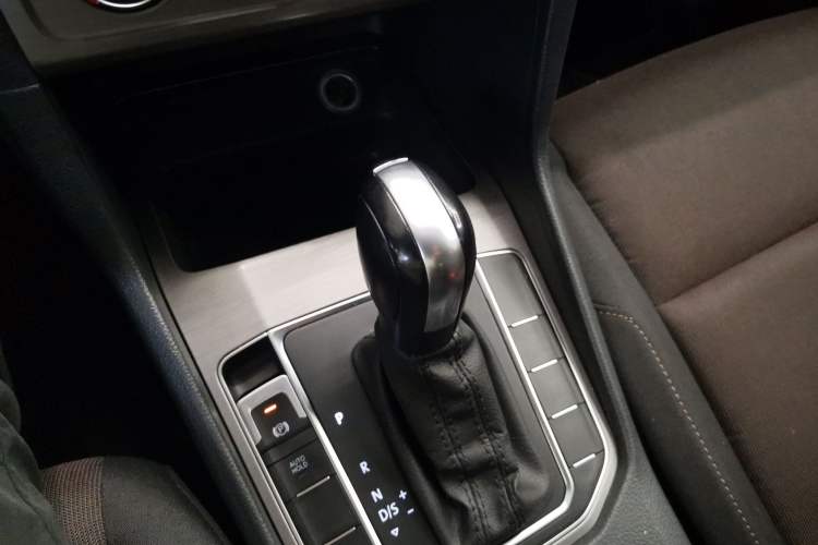 Used Volkswagen Golf Sportsvan 2018 1.6L Automatic Comfort Model Gear Lever