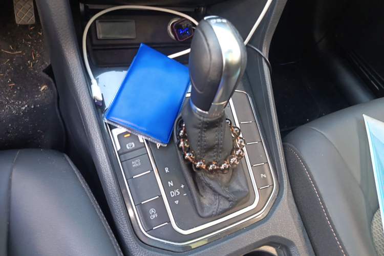 Used Volkswagen Golf Sportsvan 2018 230TSI Automatic Trend Edition Gear Lever