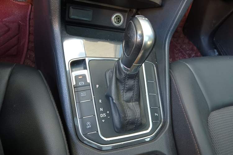 Used Volkswagen Golf Sportsvan 2018 230TSI Automatic Trend Edition Gear Lever