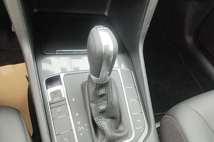 Used Volkswagen Golf Sportsvan 2018 230TSI Automatic Trend Edition Gear Lever