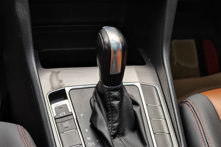 Used Volkswagen Golf Sportsvan 2018 1.6L Automatic Comfort Model Gear Lever