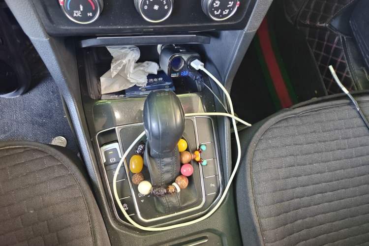 Used Volkswagen Golf Sportsvan 2018 230TSI Automatic Trend Edition Gear Lever