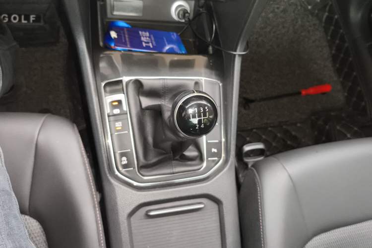 Used Volkswagen Golf Sportsvan 2018 230TSI Manual Entry-Level Model Gear Lever