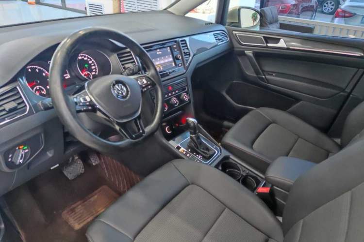 Used Volkswagen Golf Sportsvan 2018 230TSI Automatic Trend Edition Interior 1