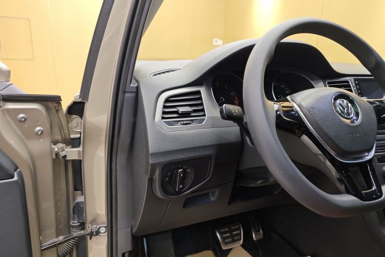 Used Volkswagen Golf Sportsvan 2018 1.6L Automatic Comfort Model Interior 10
