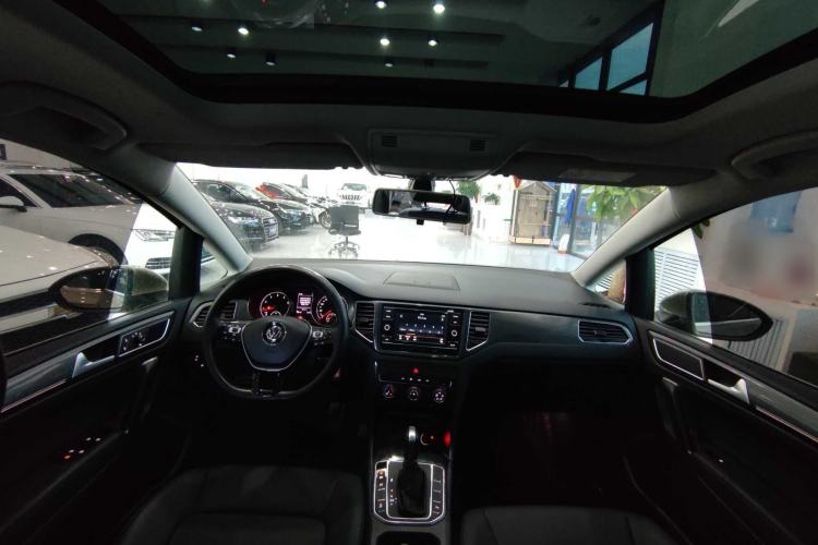 Used Volkswagen Golf Sportsvan 2018 230TSI Automatic Trend Edition Interior 2