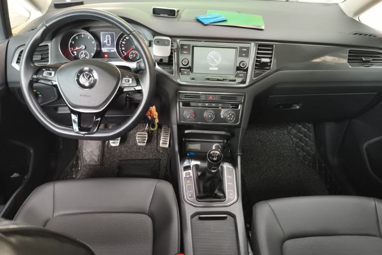 Used Volkswagen Golf Sportsvan 2018 230TSI Manual Entry-Level Model Interior 2