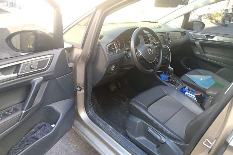 Used Volkswagen Golf Sportsvan 2018 230TSI Automatic Trend Edition Interior 3