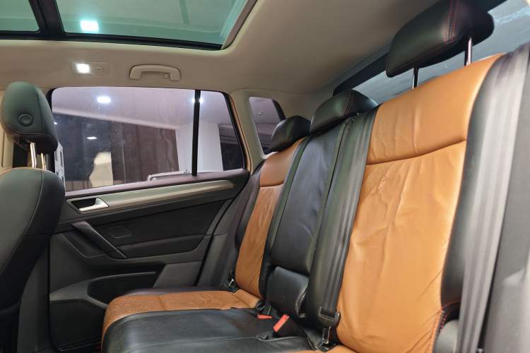 Used Volkswagen Golf Sportsvan 2018 1.6L Automatic Comfort Model Interior 3